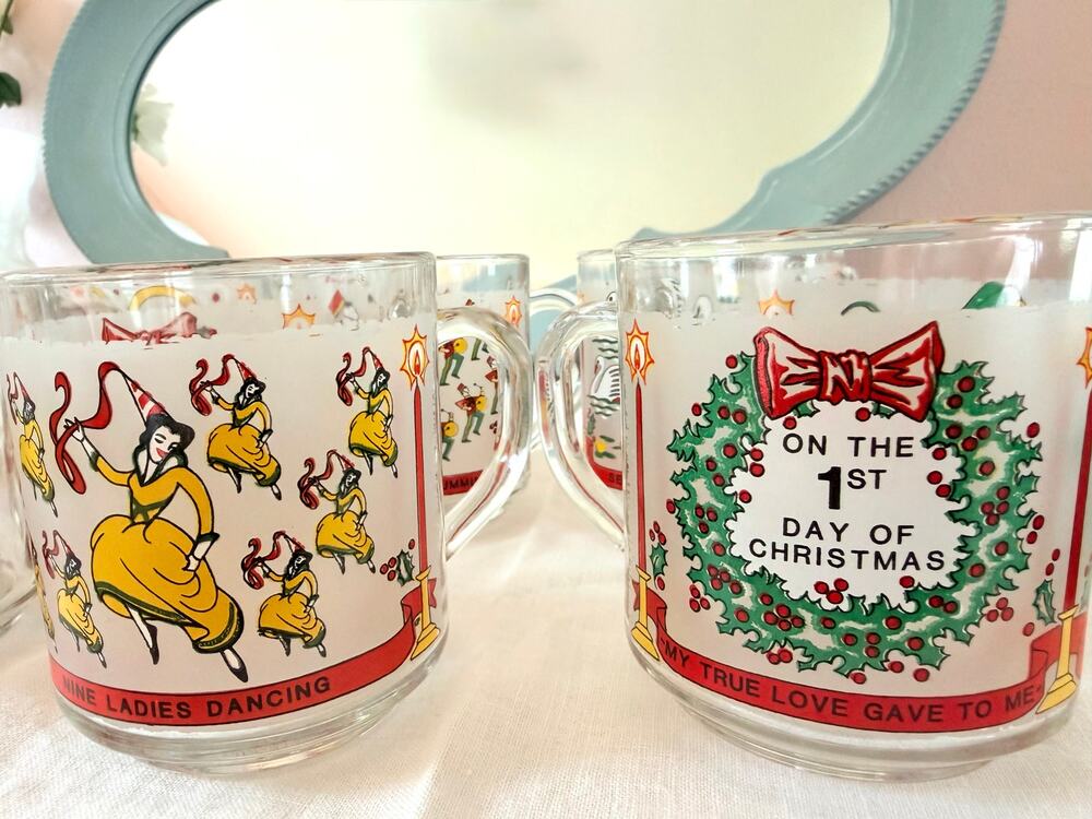 Charming Vintage '12 Days of Christmas' Mug Set - 10 Cups